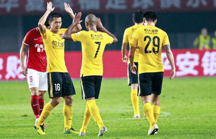  里程碑夜阿斯顿维拉调整名单，亚冠今夜刷纪录，气氛紧张，阵容厚度经受考验-乐鱼官网入口